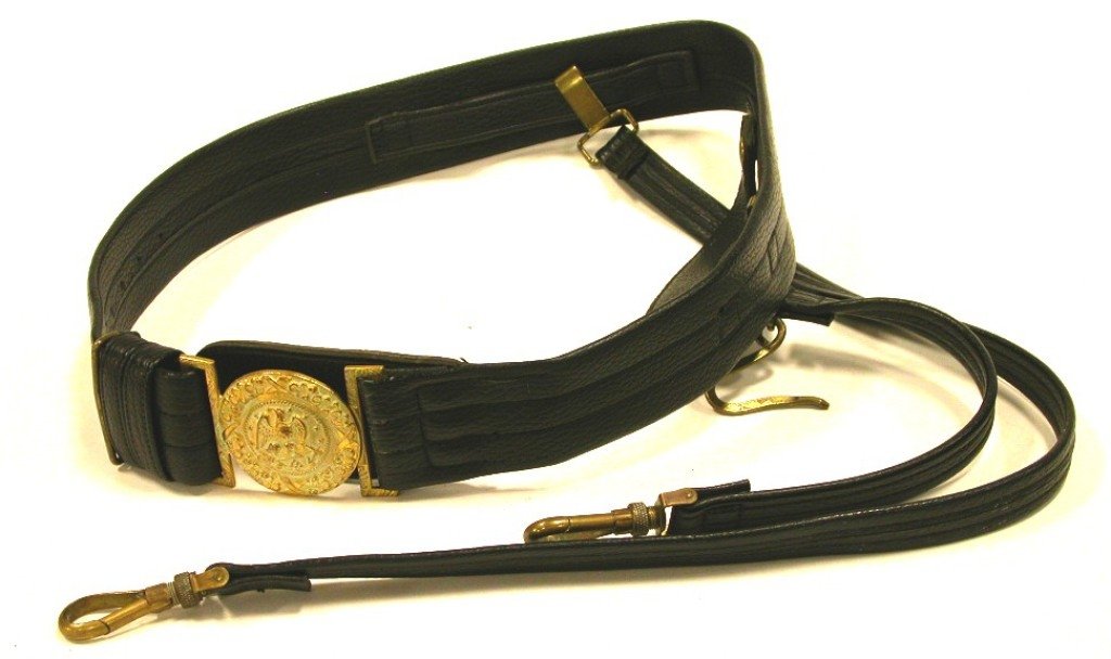 US Navy Officer Sword Belt & Buckle: This Vanguard produced US Navy Officer Sword Belt & Buckle is a size 32 and is in very good condition.