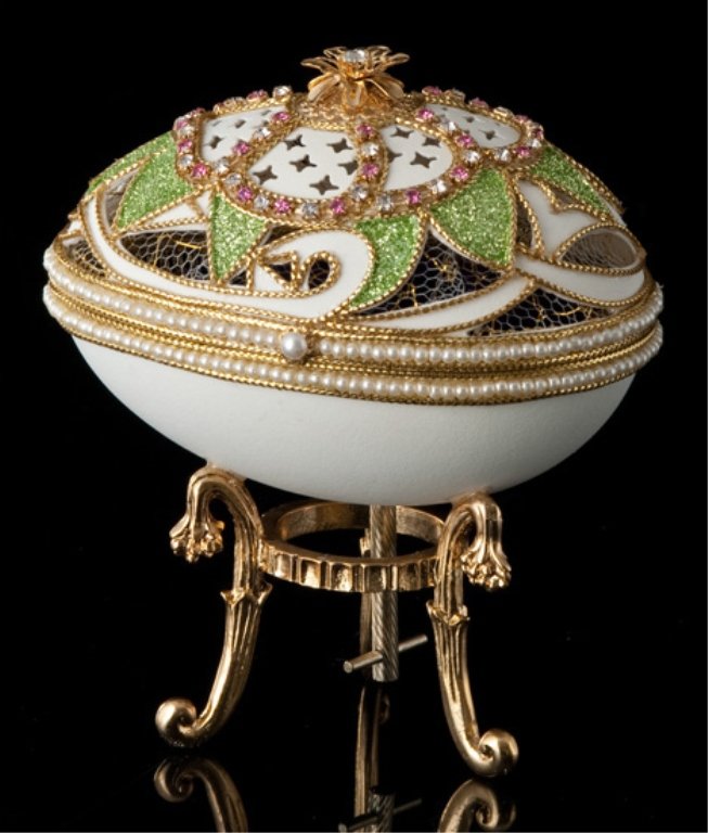 Faberge Inspired Mardi Gras Egg: Mardi Gras carnivals, costumes and celebrations - all come to mind when viewing this festive, decorative egg. Curved, interwoven designs and tiny stars are carved into the shell, allowing a peak insid