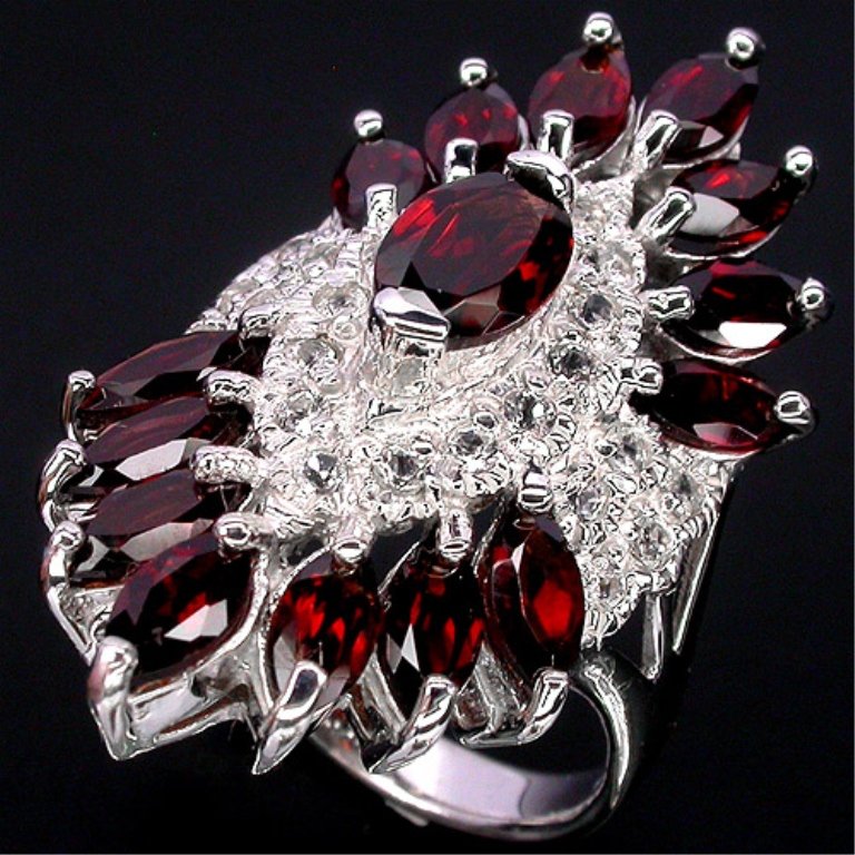 Exquisite 39.37 ct. VVS Garnet & White Topaz Ring: Exquisite 39.37 ct. VVS Garnet & White Topaz Ring, Sterling Silver