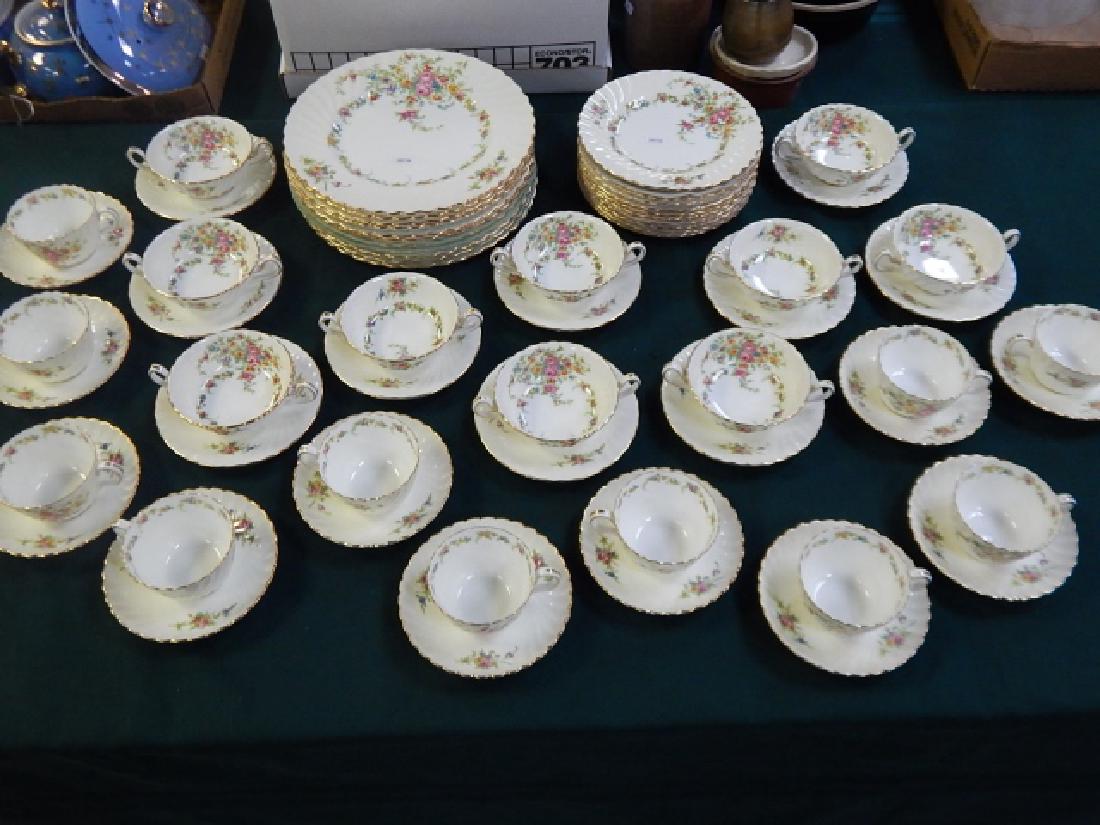 MINTON PORCELAIN "LORRAINE" DINNER SET (1 of 7)