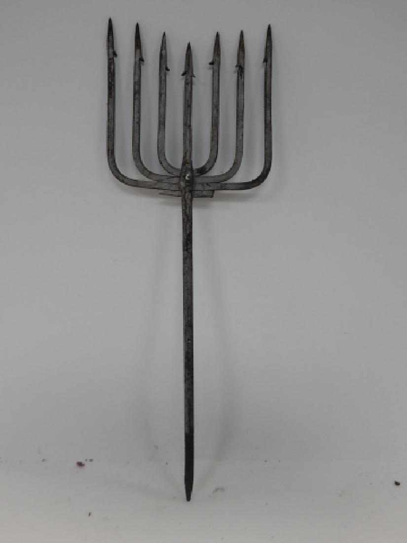 FISHING SPEAR: 18" LONG. MISSING HANDLE.