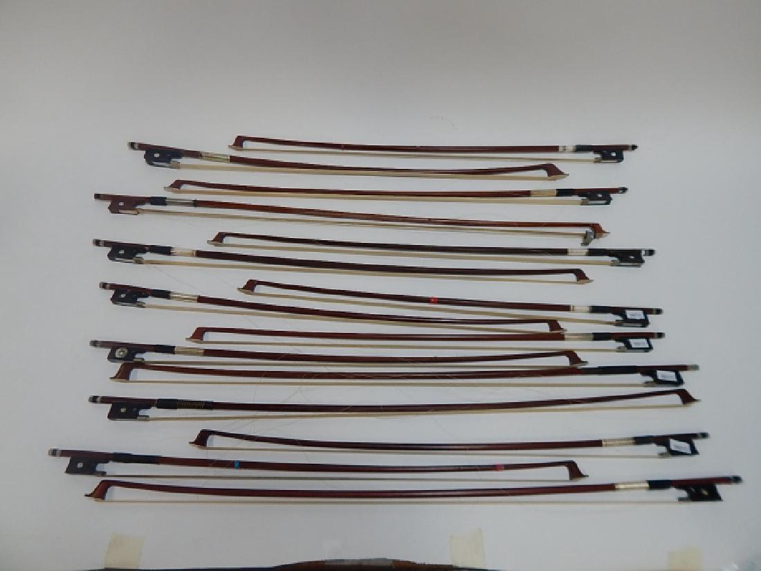FIFTEEN VIOLIN BOWS: SOME STRINGS ARE LOOSE. SIZES RANGE FROM 22" TO 29"
