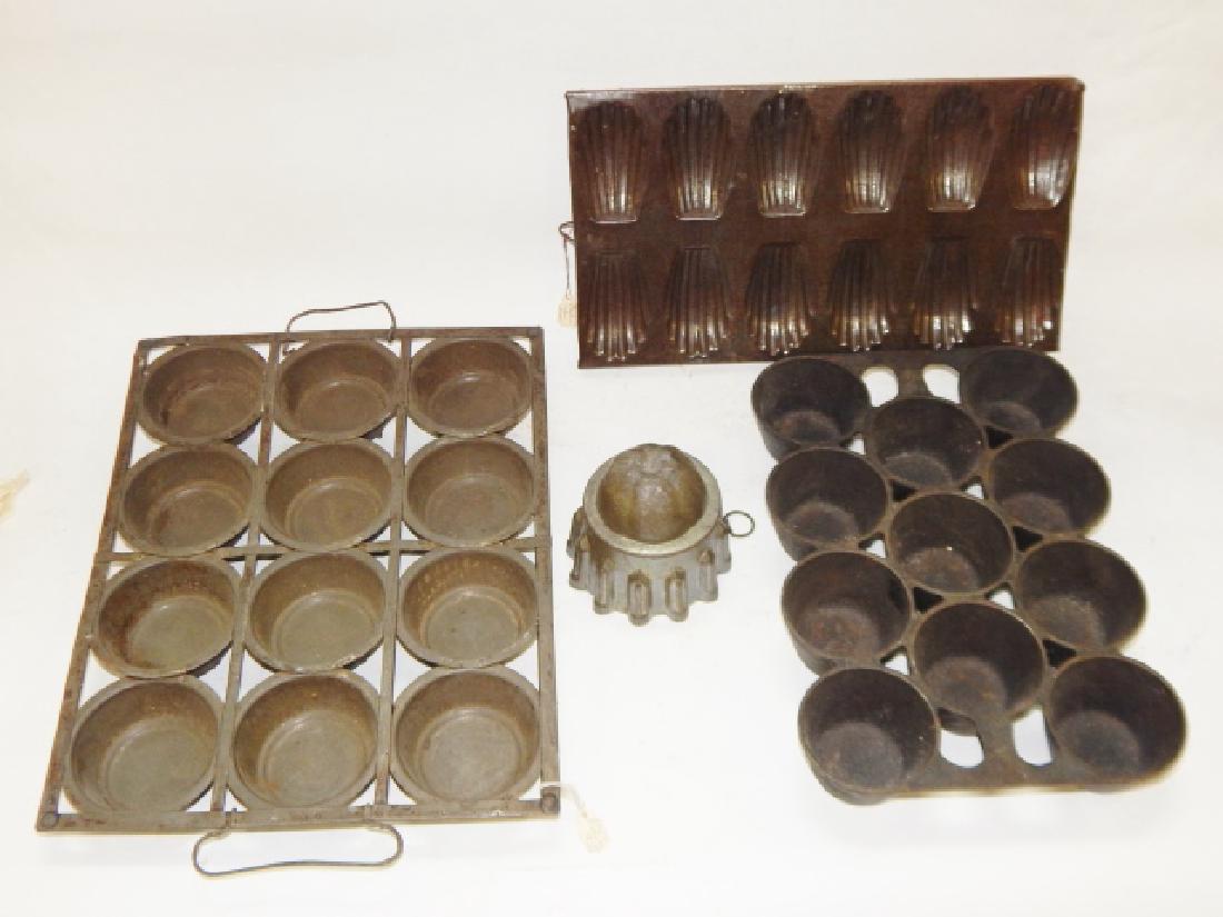 LOT OF BAKING MOLDS AND PANS (1 of 5)