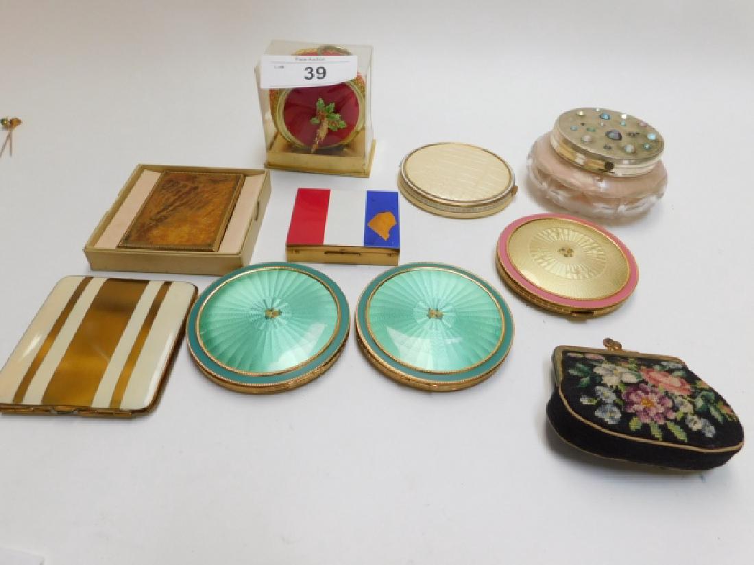 LOT OF COMPACTS WITH POWDER JAR: VARIOUS SHAPES AND SIZES.