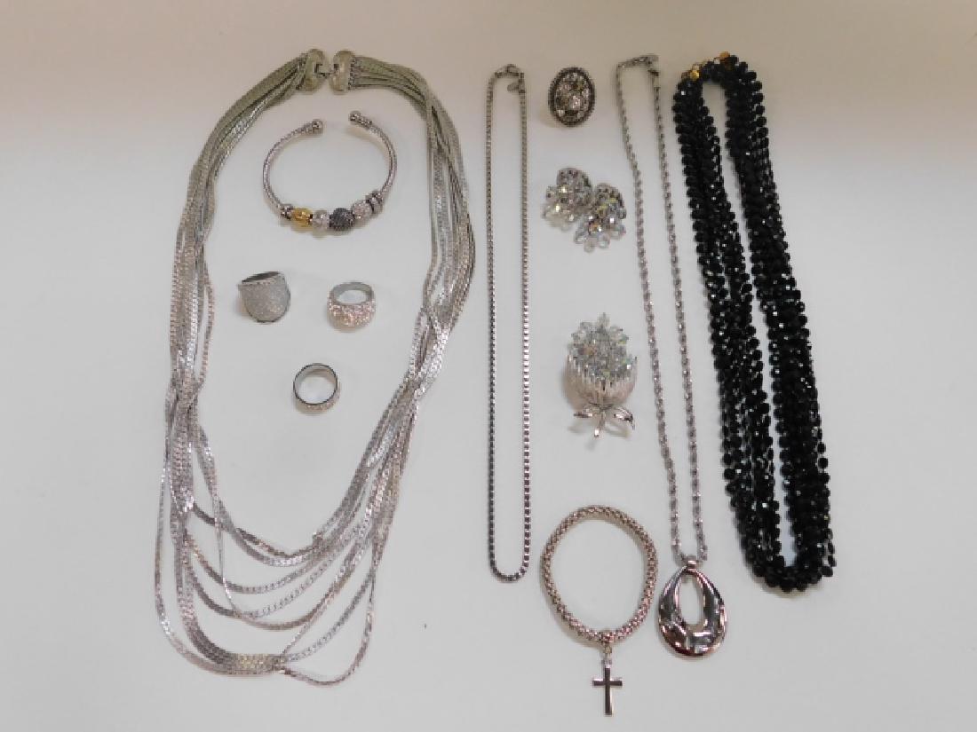 LOT OF COSTUME JEWELRY (1 of 7)