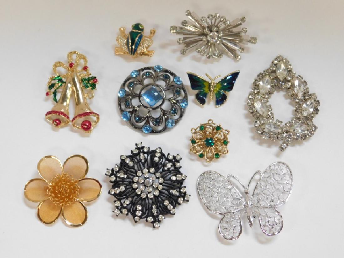 LOT OF COSTUME PINS (1 of 5)