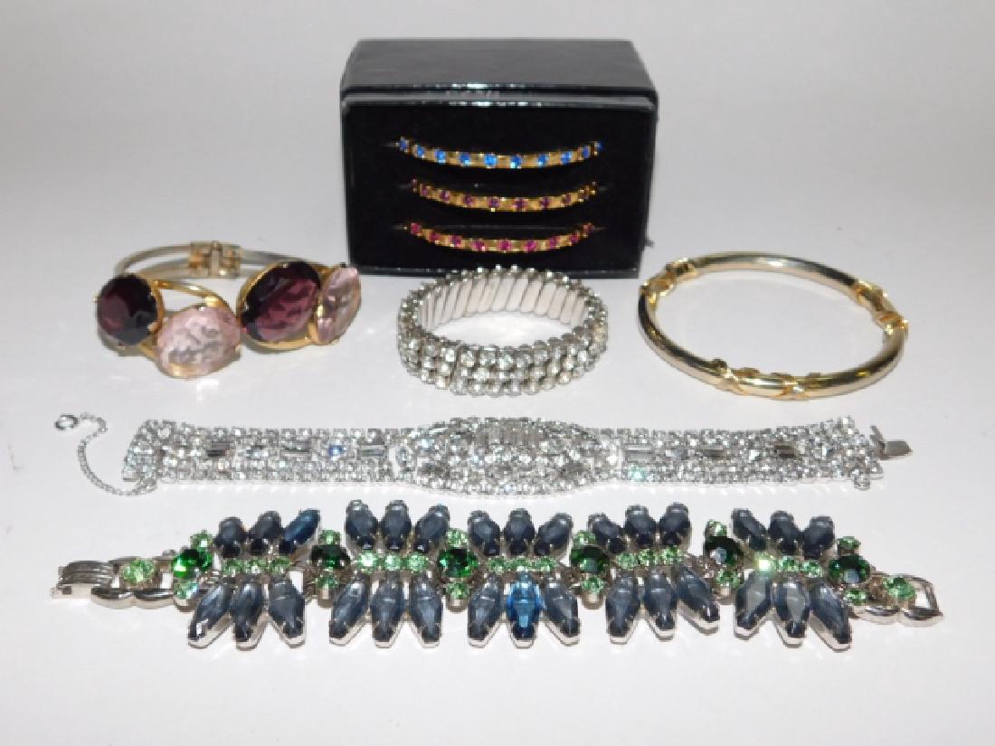 LOT OF COSTUME BRACELETS (1 of 6)