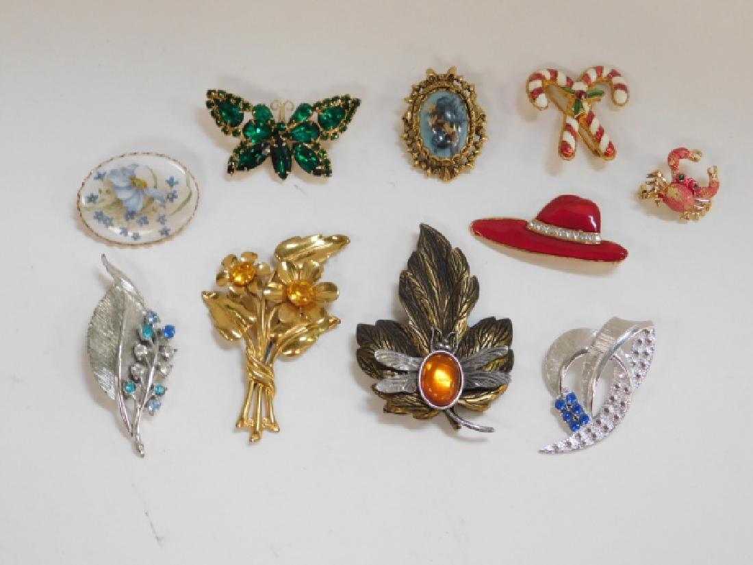 LOT OF COSTUME PINS (1 of 5)