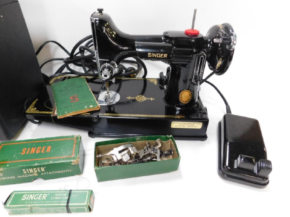 SINGER FEATHER LIGHT SEWING MACHINE (1 of 3)