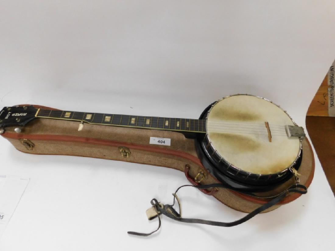 BANJO: WITH CASE