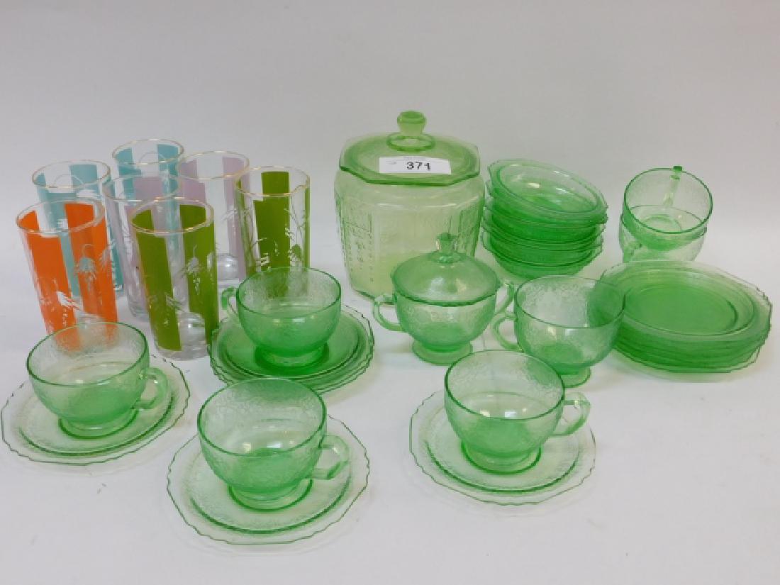 LOT OF GREEN DEPRESSION GLASS (1 of 5)