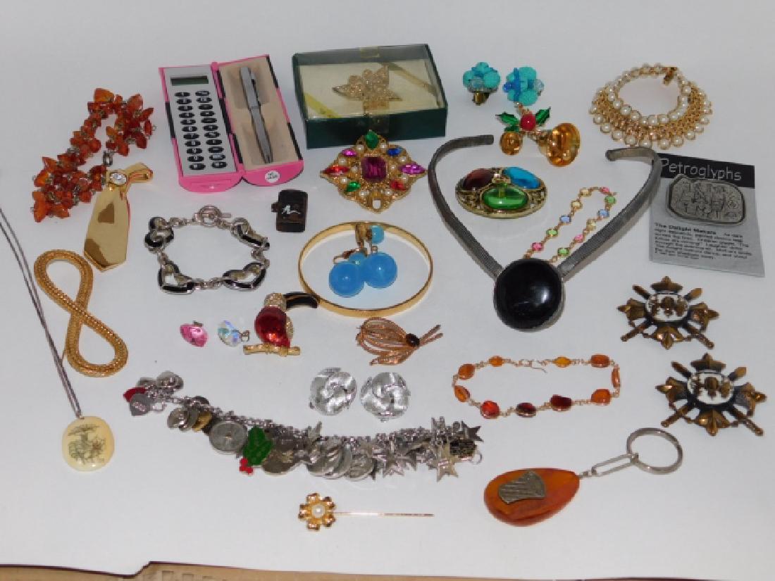 LOT OF COSTUME JEWELRY (1 of 3)