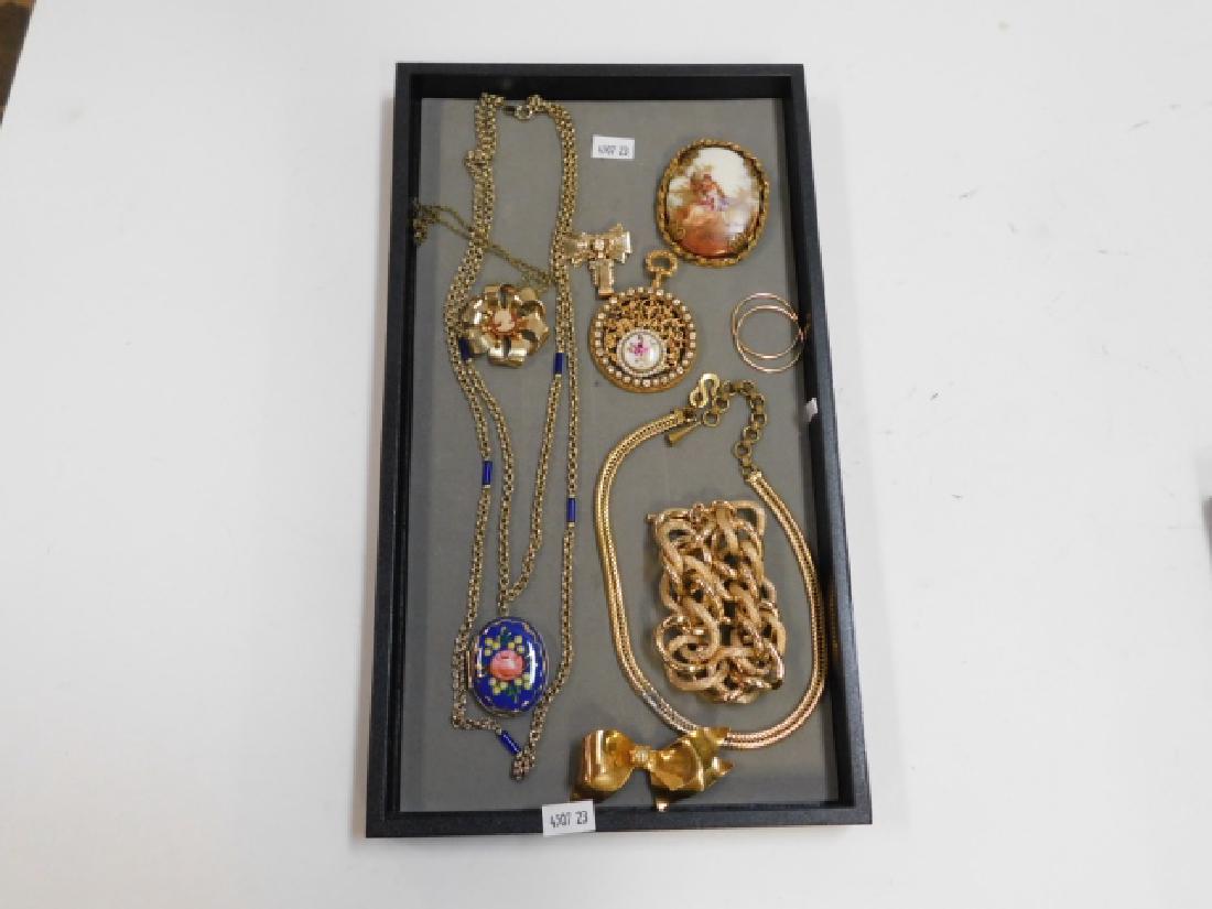 COLLECTION OF COSTUME JEWELRY: BRACELETS, NECKLACES, CHARMS, BROOCHES