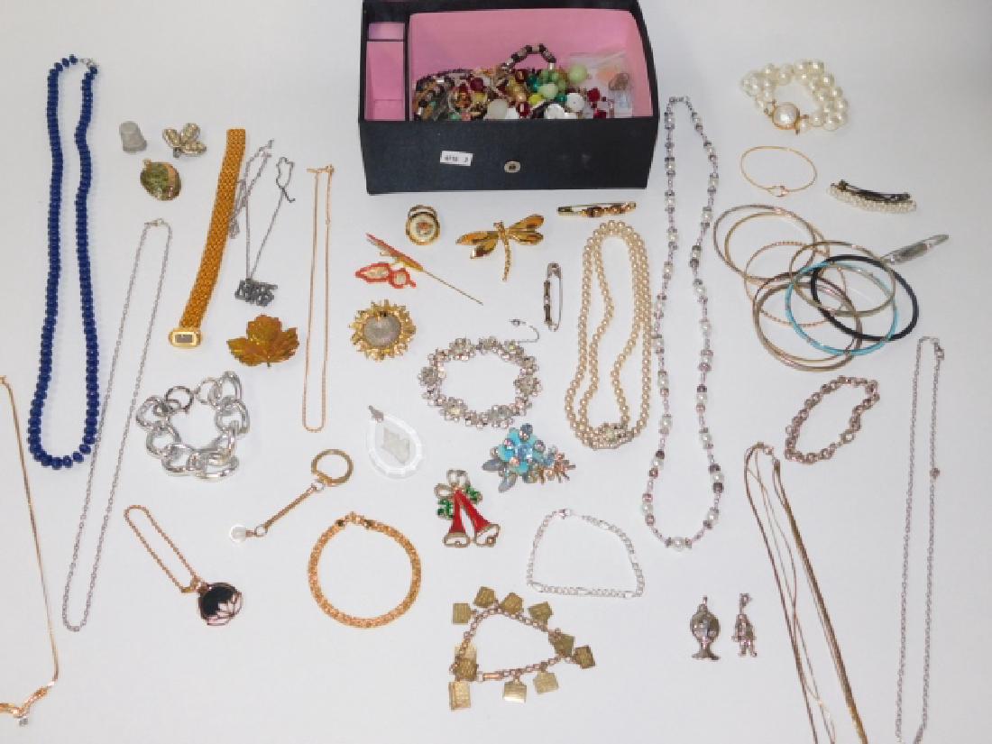 COLLECTION OF COSTUME JEWELRY WITH BOX: GREAT LOT OF COSTUME JEWELRY, SOMETHING FOR EVERY OCASSION. PINS, STICK PINS, BRACELETS, RING, BROOCHES AND BRACELETS, BANGLE BRACELETS WITH RHINESTONES NECKLACES, ODD ENDS/BROKEN JEWELRY.