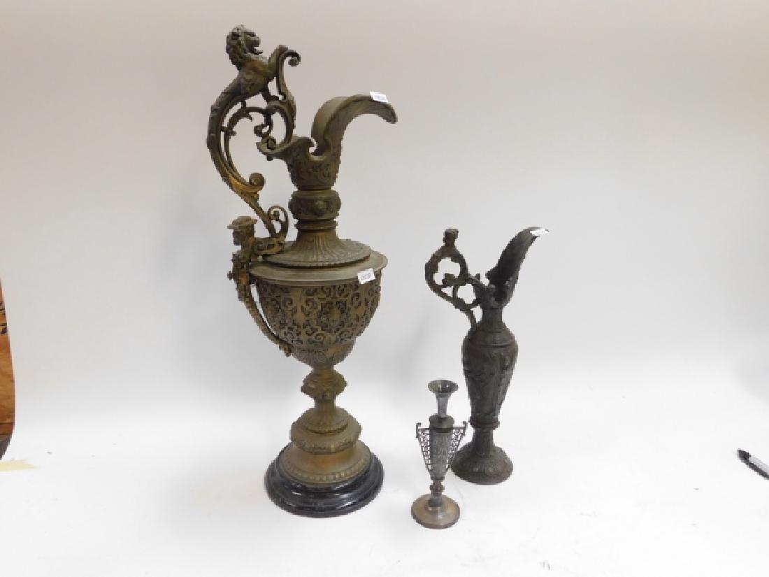 COLLECTION OF URNS: URN WITH BROKEN WINGS ON MARBLE BASE