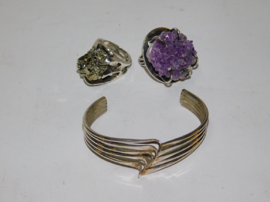 COLLECTION OF JEWELRY: POSSIBLY STERLING, NO MARKS FOUND.