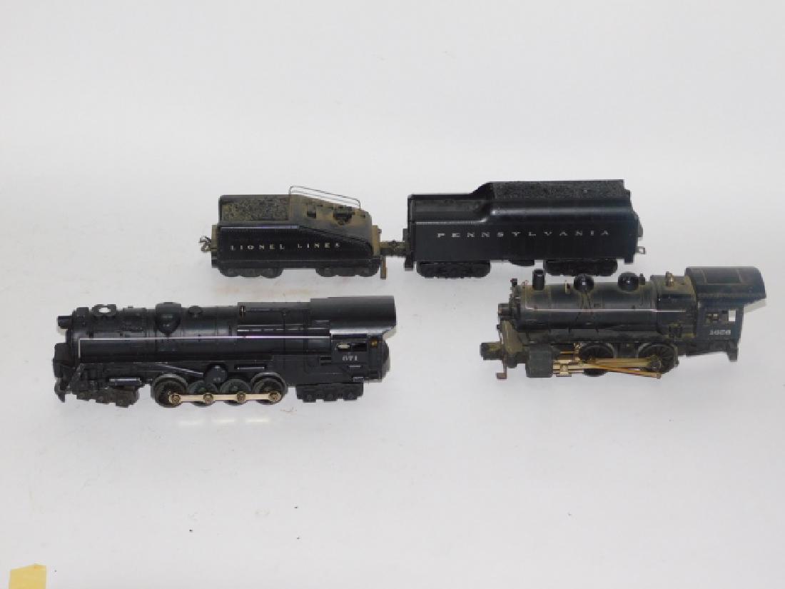LOT OF LIONEL LOCOMOTIVES AND TRAIN CARS (1 of 6)