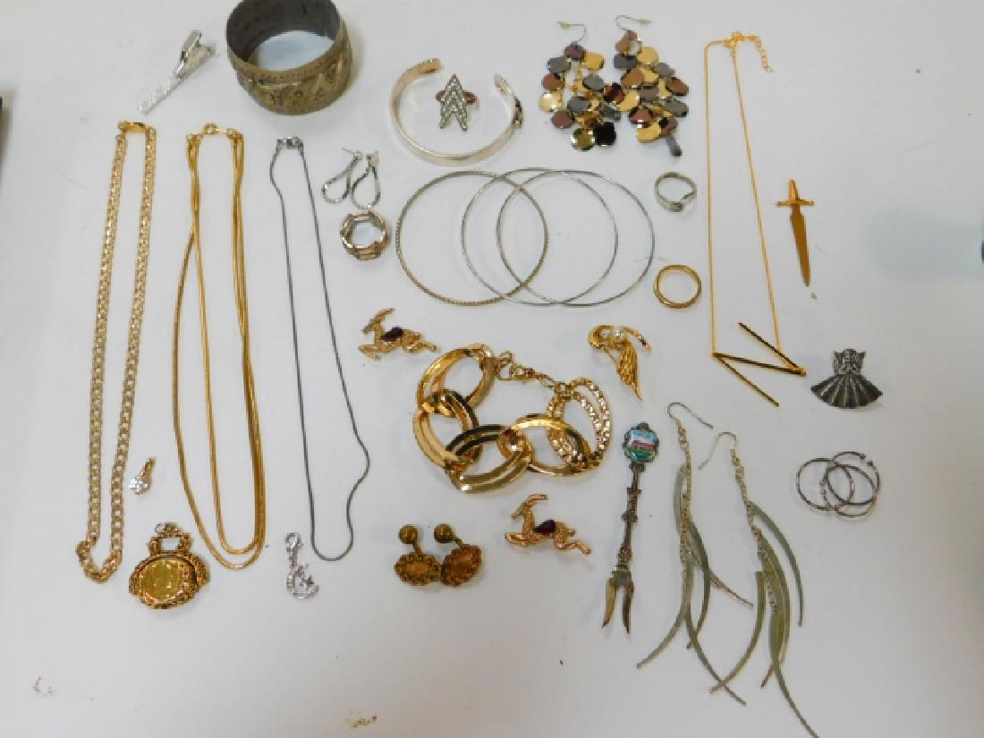 COLLECTION OF VINTAGE JEWELRY (1 of 7)