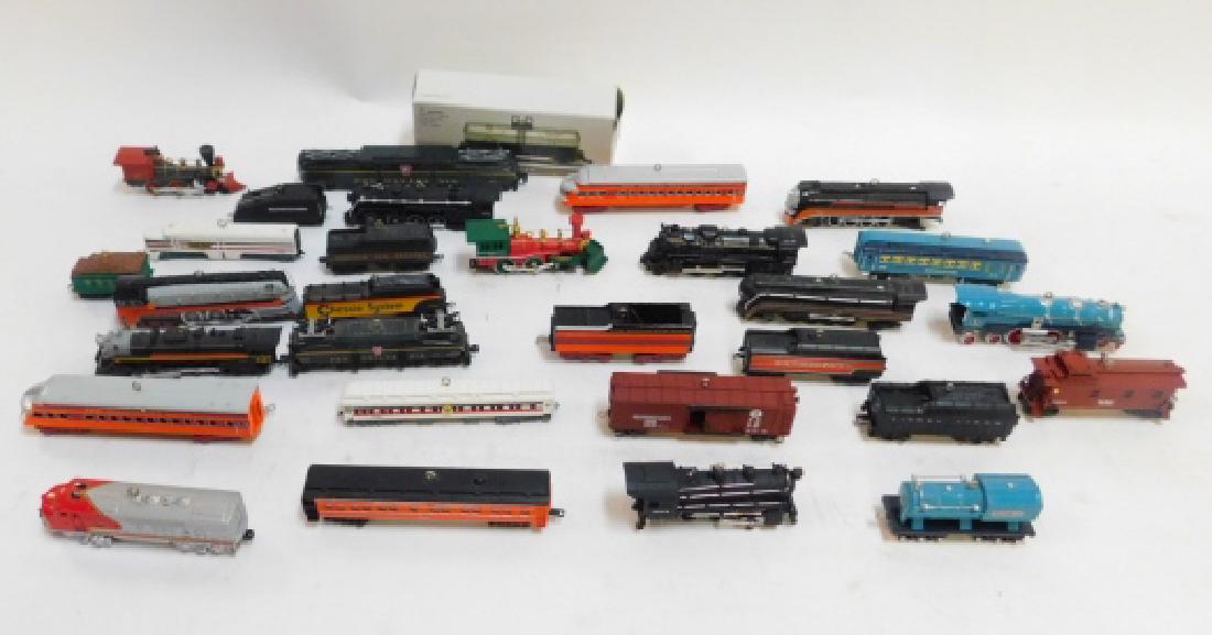 HALLMARK TRAIN CAR ORNAMENT COLLECTION (1 of 7)