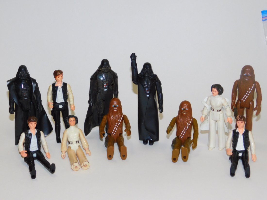 COLLECTION OF 1977 STAR WARS ACTION FIGURES: 1977.(3) 1977, CHEWBACCA ACTION (2) 1977, PRINCESS LEIA -ONE WITH JACKET(3) 1977, HAN SOLO -ONE WITH GUN(3) 1977, DARTH VADOR -ALL HAVE CAPES