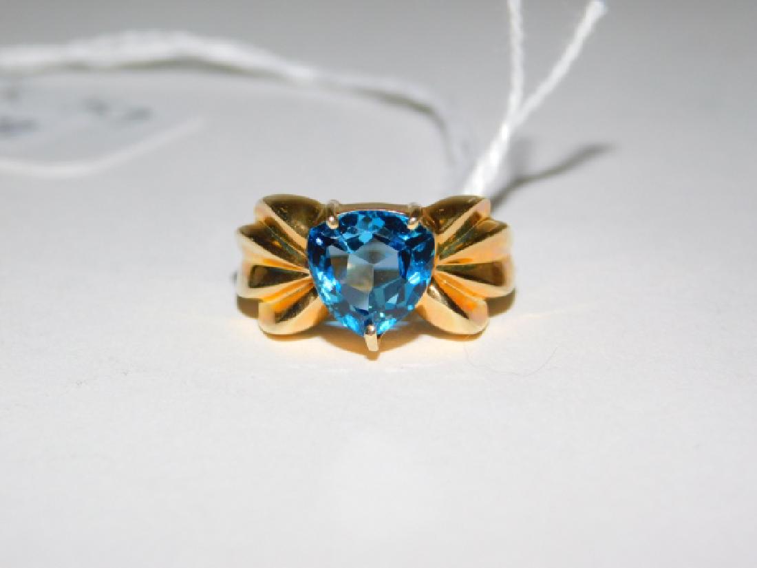 10K GOLD RING: SIZE 9. 5 GRAMS. BEAUTIFUL TRILLION SHAPED BLUE STONE.