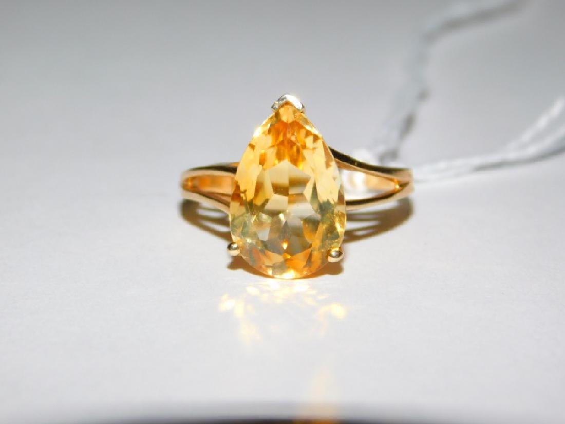 10K GOLD RING: SIZE 9. 4 GRAMS. BEAUTIFUL YELLOW PEAR SHAPED STONE.