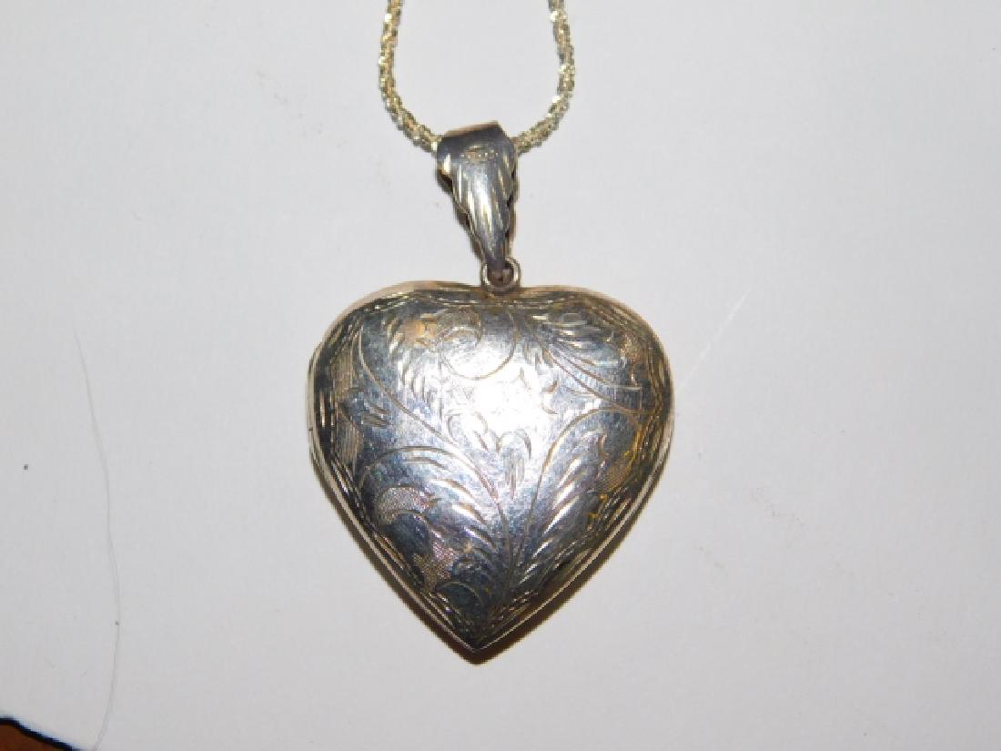 STERLING SILVER NECKLACE WITH LOCKET: 0.4OZ