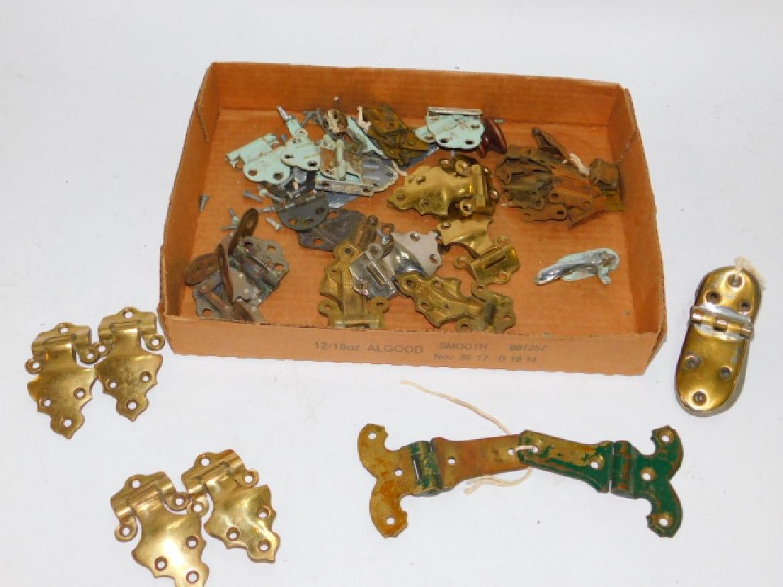 COLLECTION OF HINGES: MIXED LOT