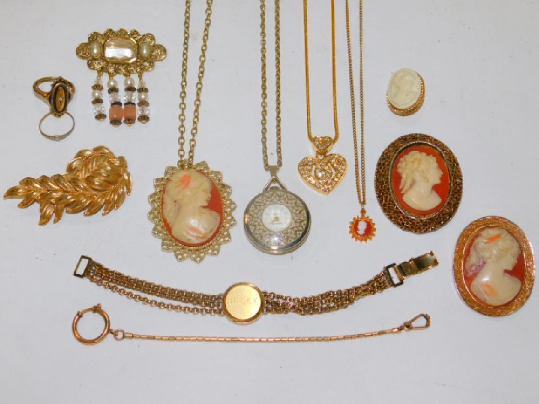 VINTAGE COSTUME JEWELRY (1 of 5)