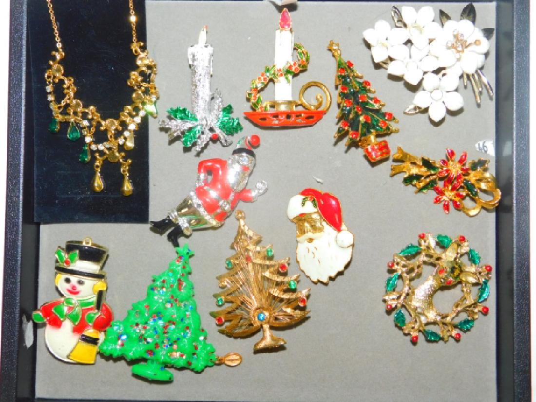 COLLECTION OF COSTUME PINS: CHRISTMAS/WINTER THEMED