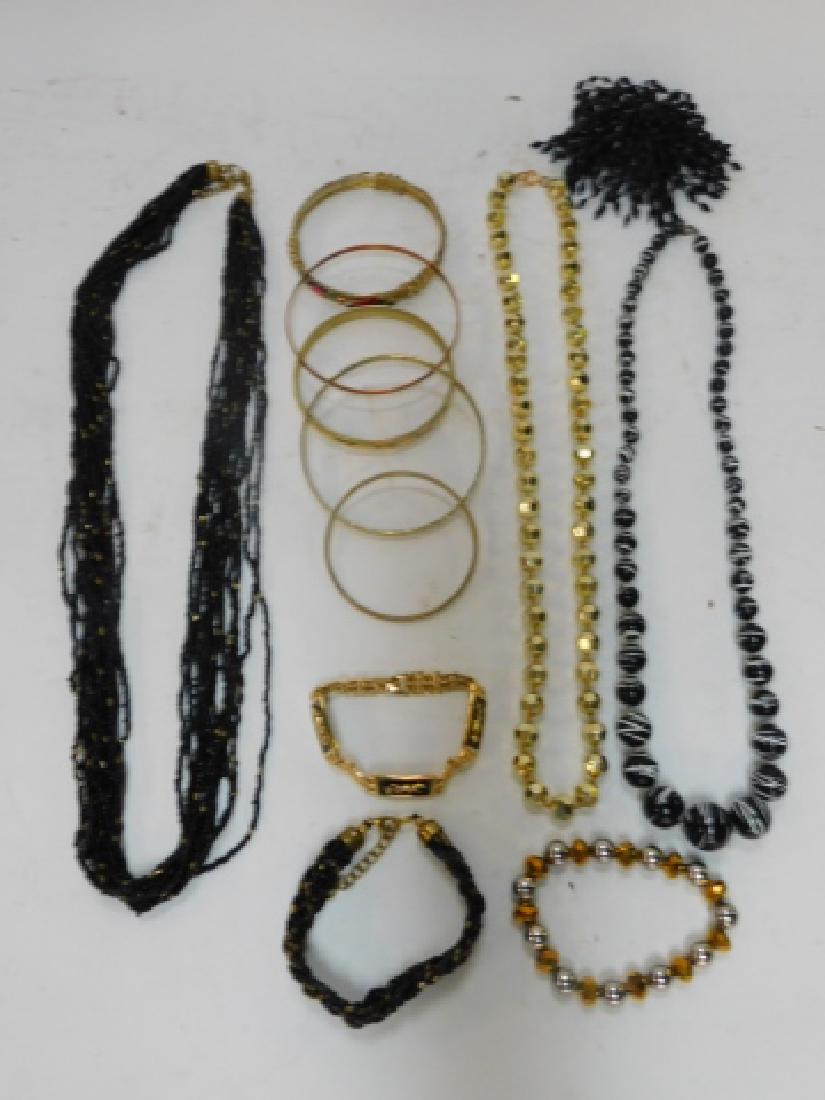 COLLECTION OF COSTUME JEWELRY: BEADED PIN WITH MATCHING NECKLACE AND BRACELET. ALONG WITH NECKLACES AND BRACELETS