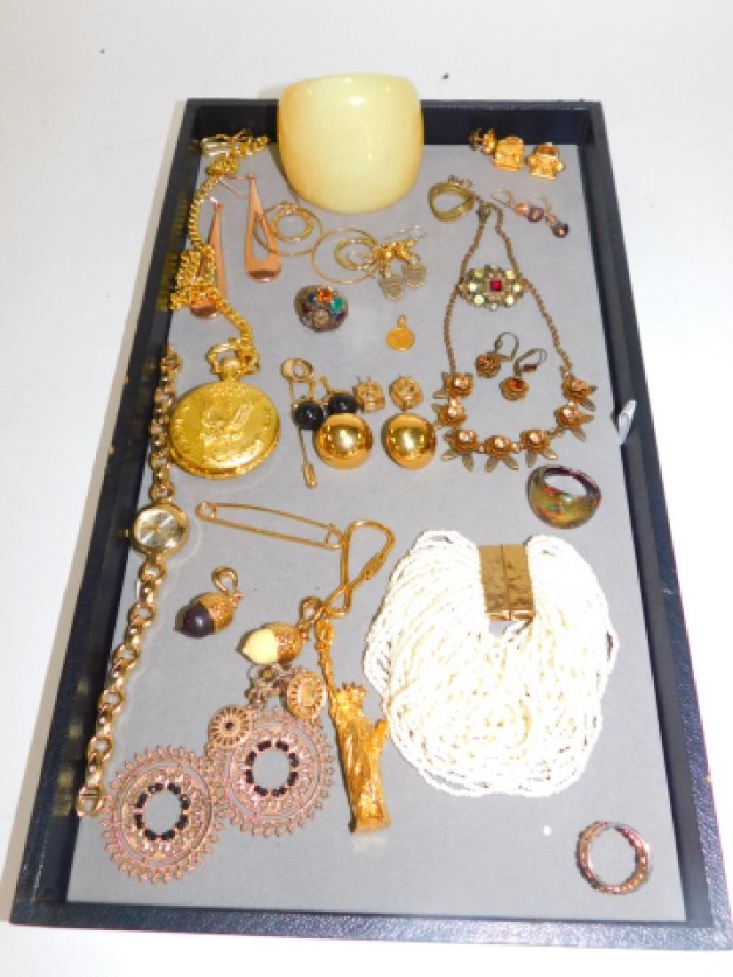 COSTUME JEWELRY (1 of 4)