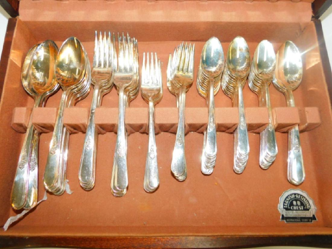 HOLMES AND EDWARDS SILVER PLATE FLATWARE SET (1 of 4)