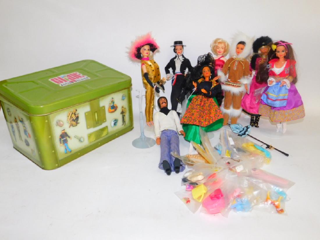 GI JOE TIN BOX WITH BARBIES AND ACCESSORIES (1 of 4)