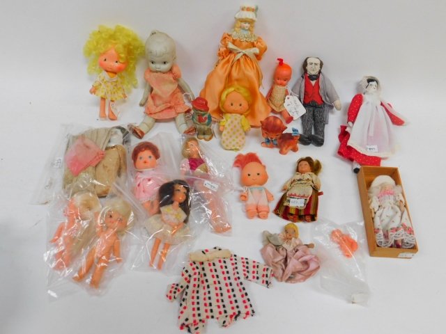 COLLECTION OF PORCELAIN, CLOTH, AND PLASTIC DOLLS: COLLECTION OF SMALL PORCELAIN, CLOTH AND PLASTIC DOLLS. ONE PORCELAIN DOLL IS MARKED JAPAN.