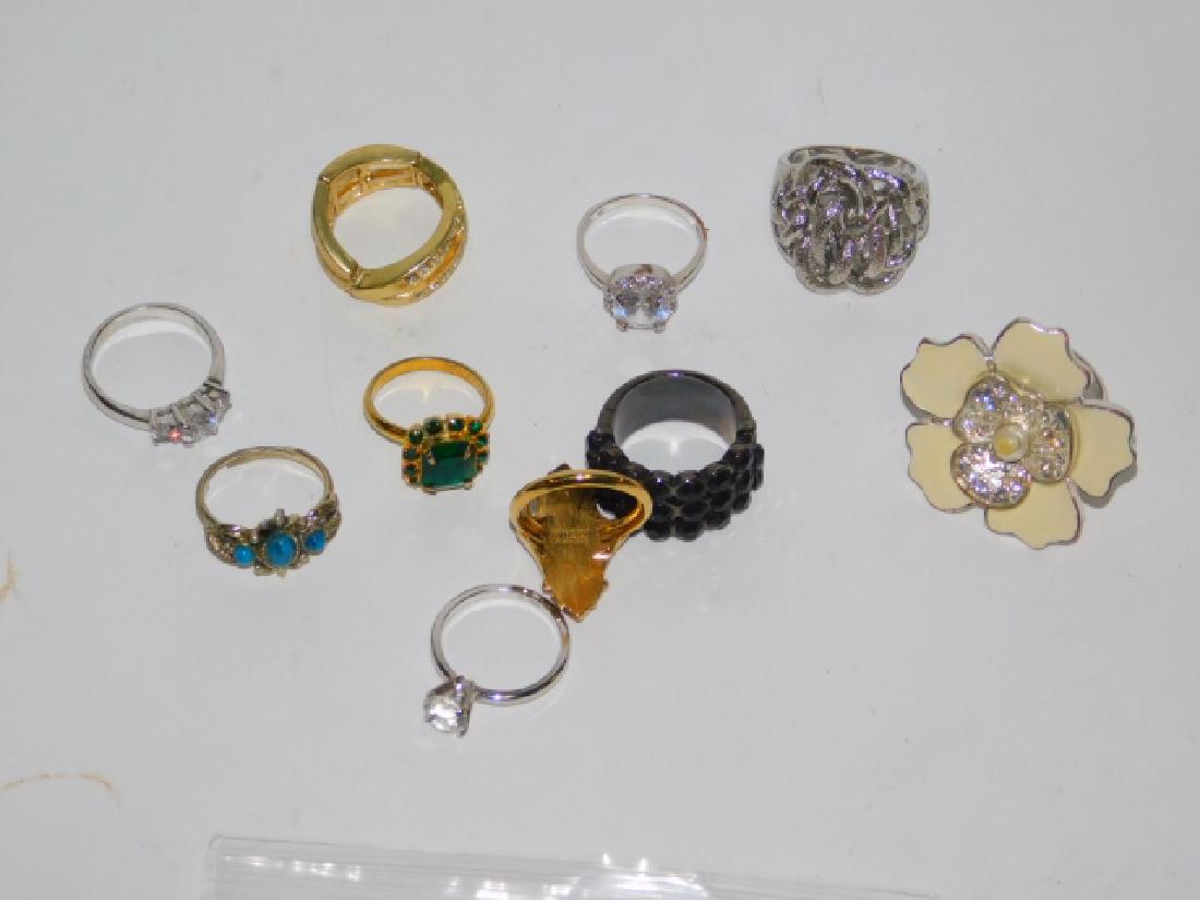 COLLECTION OF COSTUME RINGS: BEAUTIFUL WITH A LITTLE SOMETHING FOR EVERYONE. VARIOUS SIZES