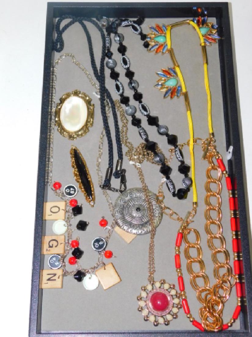 COLLECTION OF COSTUME JEWELRY: NECKLACES AND PINS