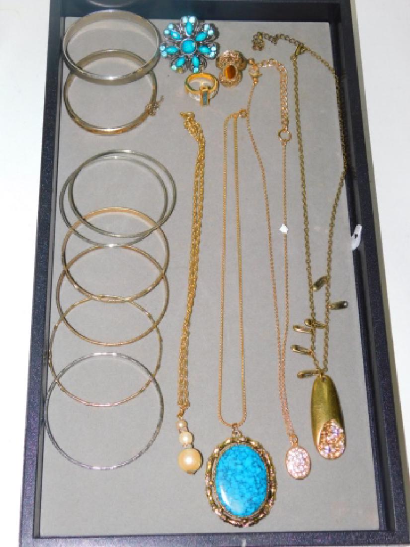 COLLECTION OF COSTUME JEWELRY: RINGS, BRACELETS, AND NECKLACES