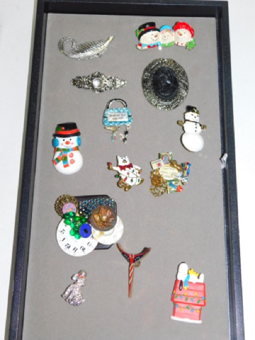 COLLECTION OF COSTUME PINS: GREAT VARIETY OF PINS
