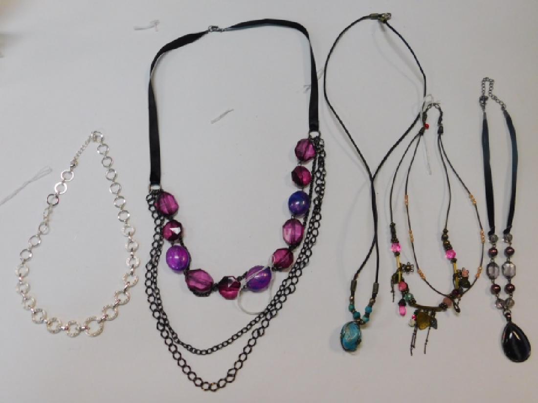 COLLECTION OF COSTUME JEWELRY: GORGEOUS AND BRIGHT GROUP OF NECKLACES