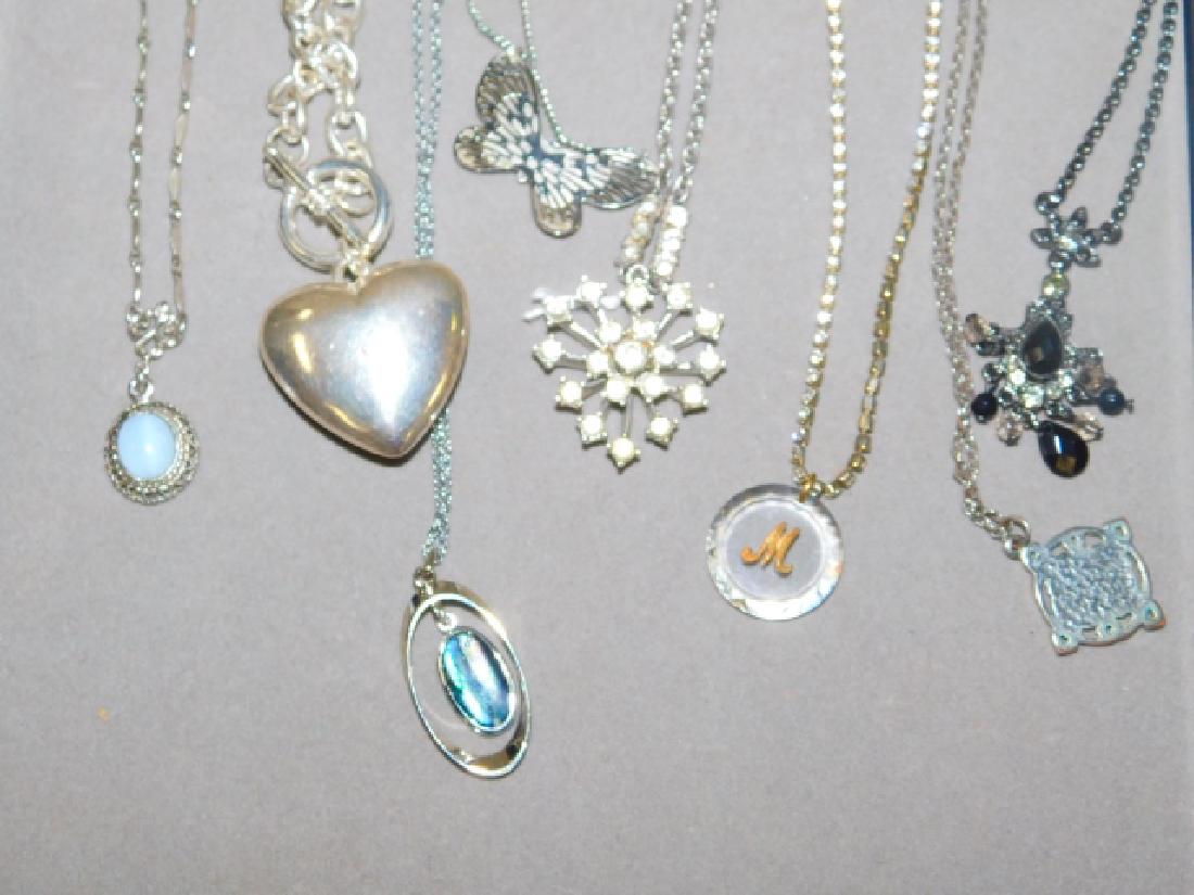 COLLECTION OF COSTUME NECKLACES: BEAUTIFUL GROUP OF NECKLACES