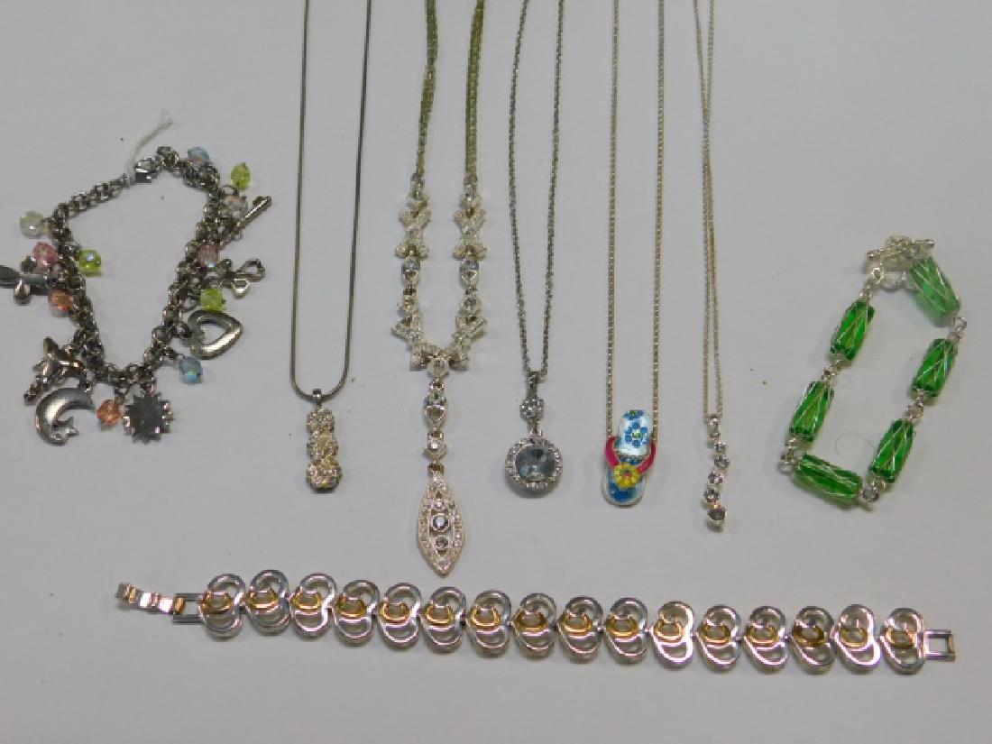 COLLECTION OF COSTUME JEWELRY: NECKLACES AND BRACELETS