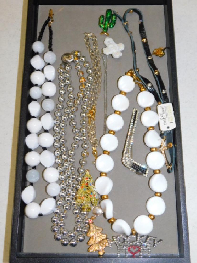 COLLECTION OF COSTUME JEWELRY: PINS AND NECKLACES
