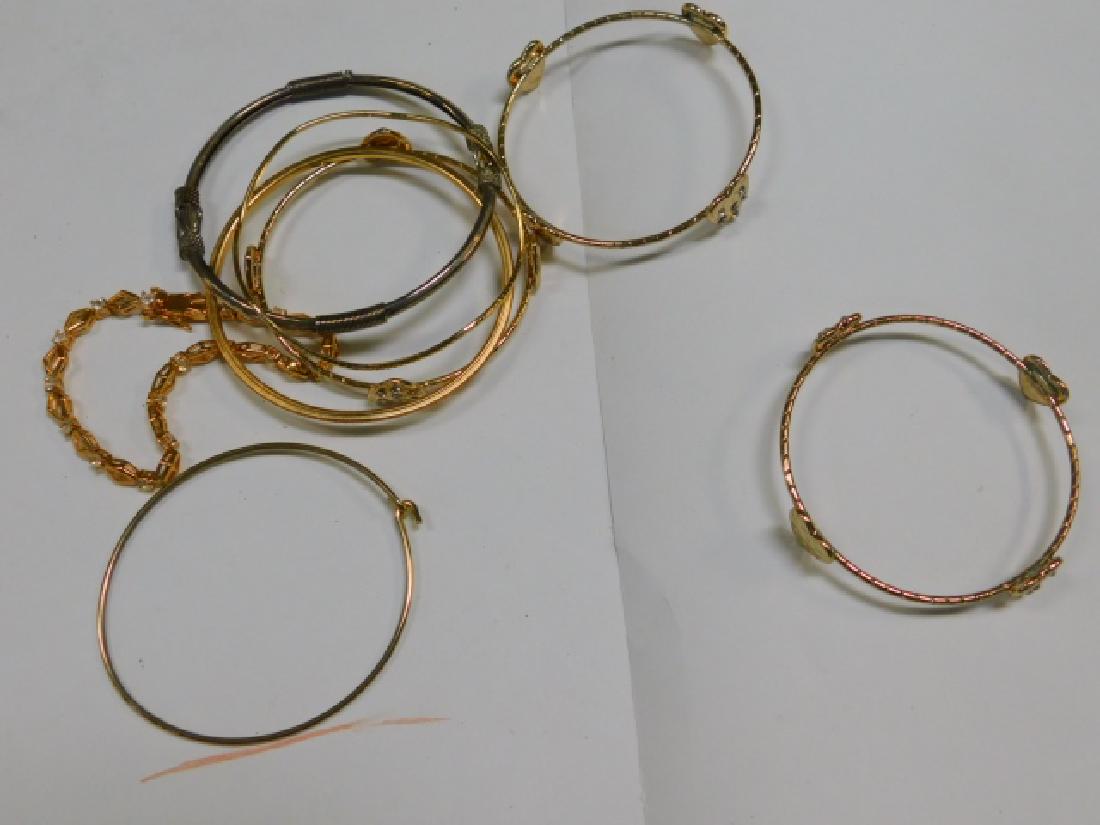 COLLECTION OF COSTUME BRACELETS: CLASSIC BRACELETS, PERFECT FOR EVERYDAY WEAR