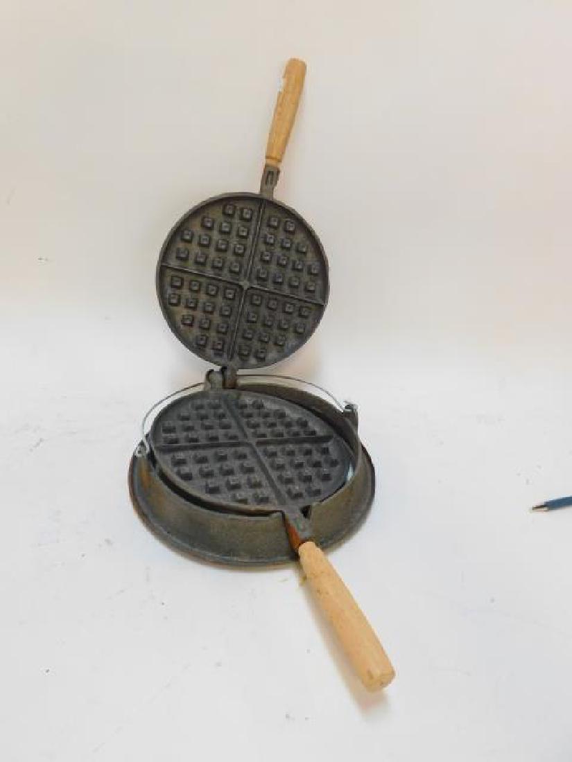 IRON WAFFLE IRON: MODERN