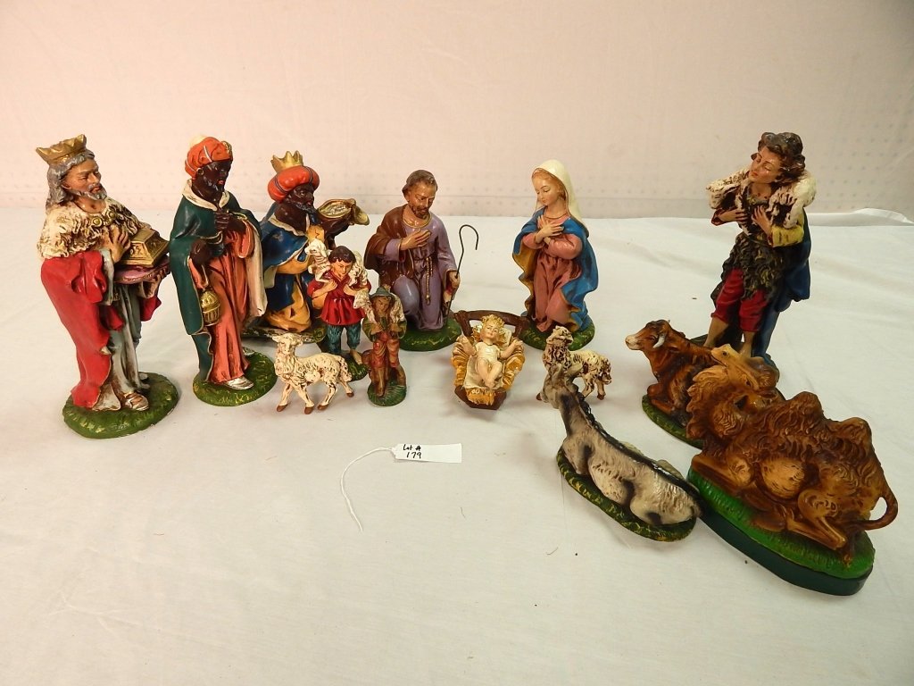 paper mache nativity scene: Italian paper mache classic nativity scene. 14 pieces