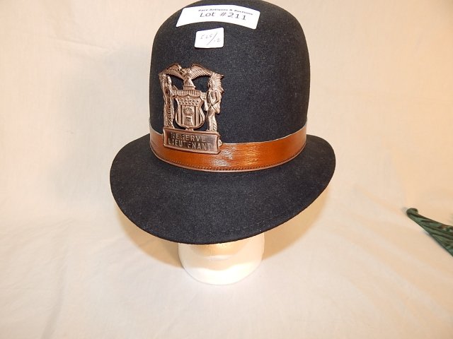 ILLINOIS POLICE LT. HAT BADGE FELTED HAT: A NICE OLD ILLINOIS STATE POLICE "RESERVE LIEUTENANT" HAT BADGE AND FELTED HAT