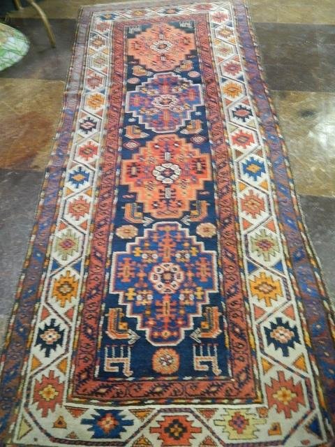 ORIENTAL RUG RUNNER: 9 FOOT X 44 INCHES