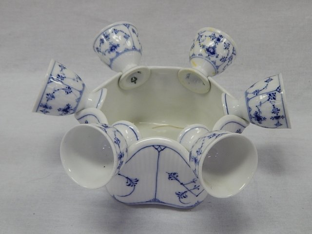 BLUE ONION EGG CUP SET OF SIX W/ HOLDER: 7" W X 3" T , ROYAL COPENHAGEN DENMARK, ONE EGG CUP HAS STAIN MARK POSSIBLE CHIP REPAIR (IN LAST PHOTO), IF SO, PRETTY WELL DONE. AS IS