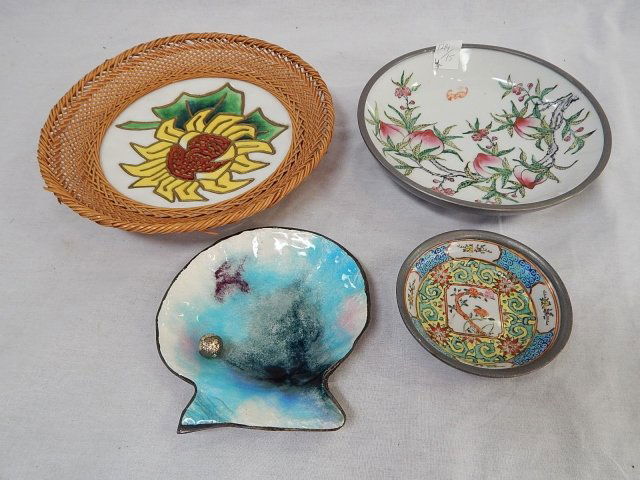ORIENTAL TRAYS AND DISHES: 4 PC. LOT WITH PEWTER